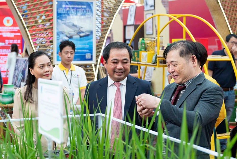 Scientific and technological highlights of the Agriculture and Environment sector at the exhibition on 80 years of national achievements