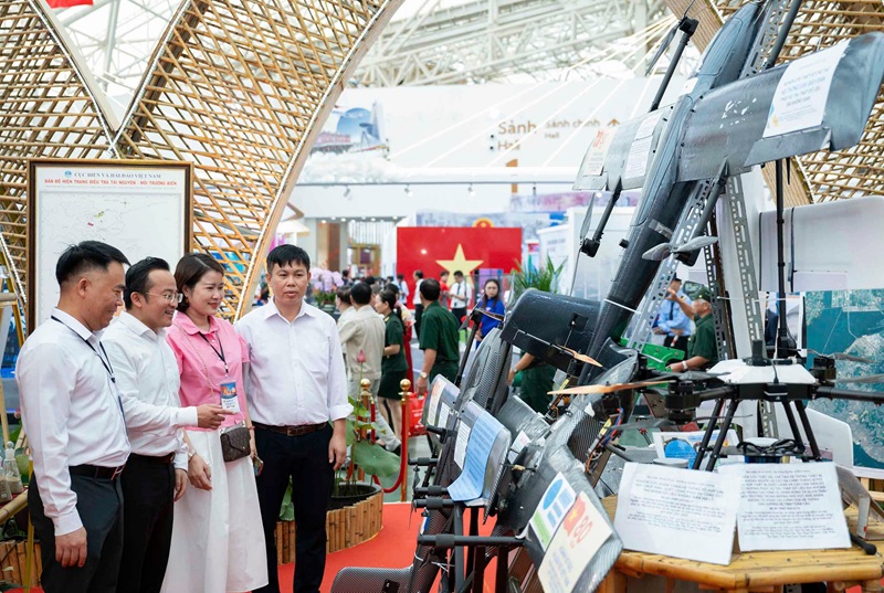 Scientific and technological highlights of the Agriculture and Environment sector at the exhibition on 80 years of national achievements
