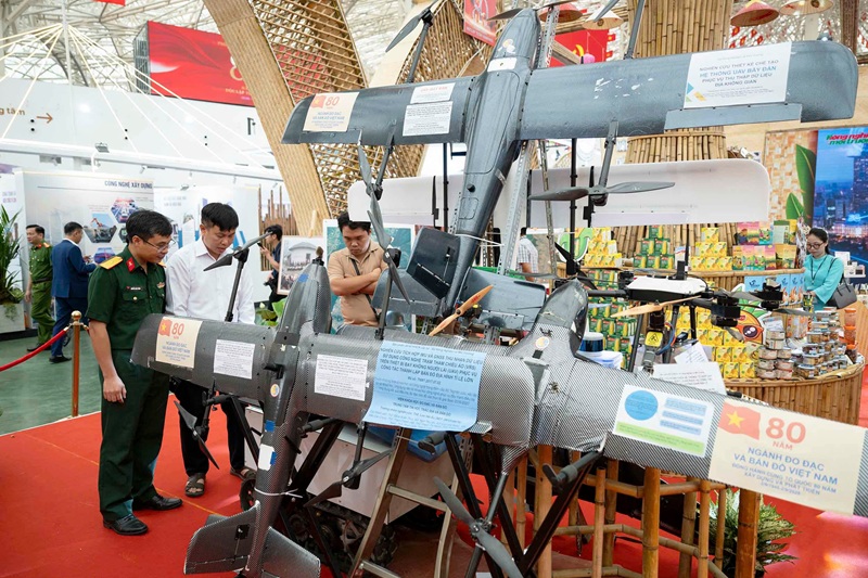 Scientific and technological highlights of the Agriculture and Environment sector at the exhibition on 80 years of national achievements